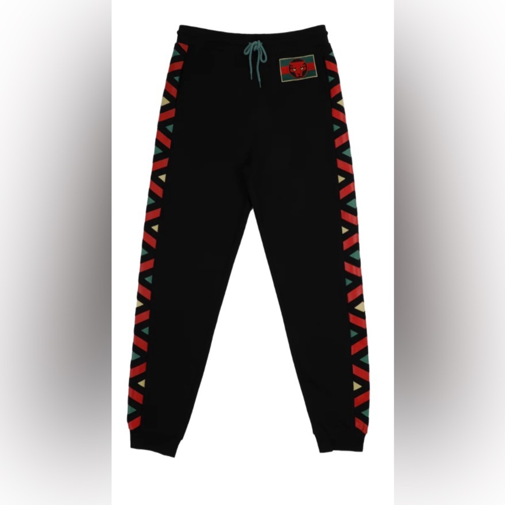 NWT MARVEL Wakanda Forever
Sweatpants/joggers Mens size Medium
Drawstring waist